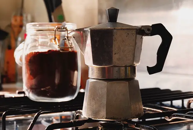 how to make coffee in a moka pot